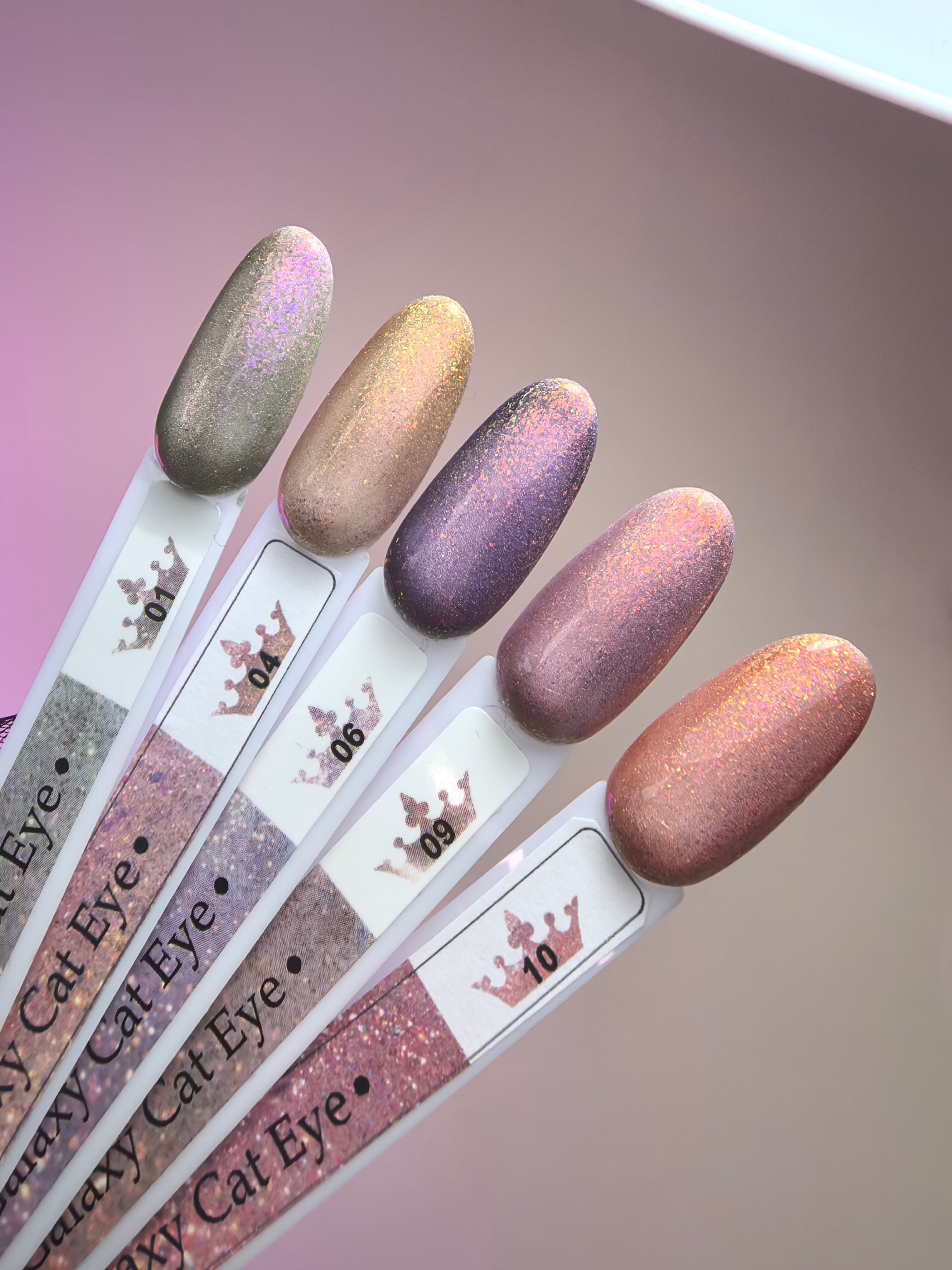 Гел лак Galaxy Cat Eye 04 на палитра за демонстрация на ефекти с магнит