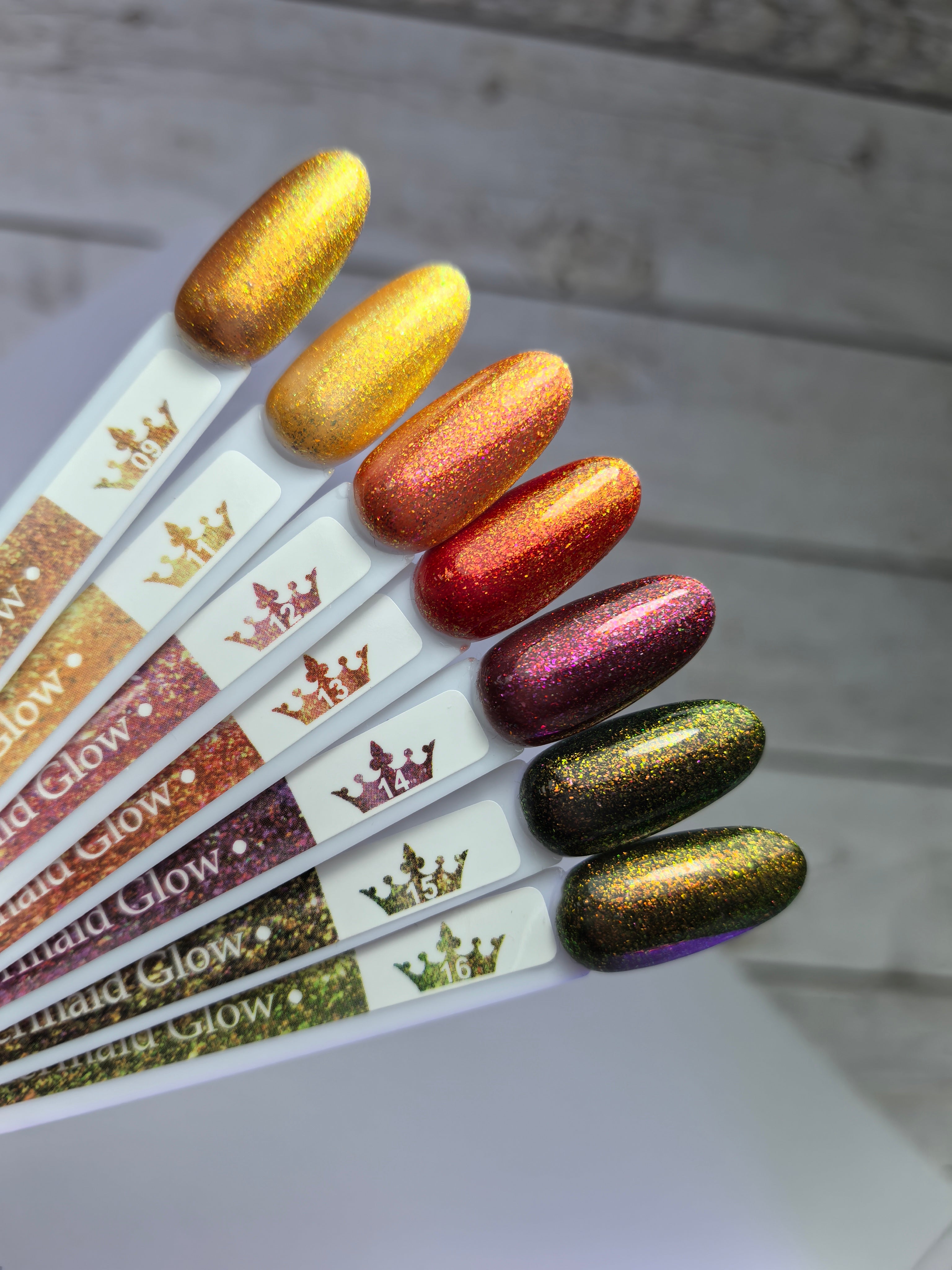 Гел лак Mermaid Glow 09 цветова палитра на мостри със супер пигментация и перфектно разнасяне, лесен за отстраняване.