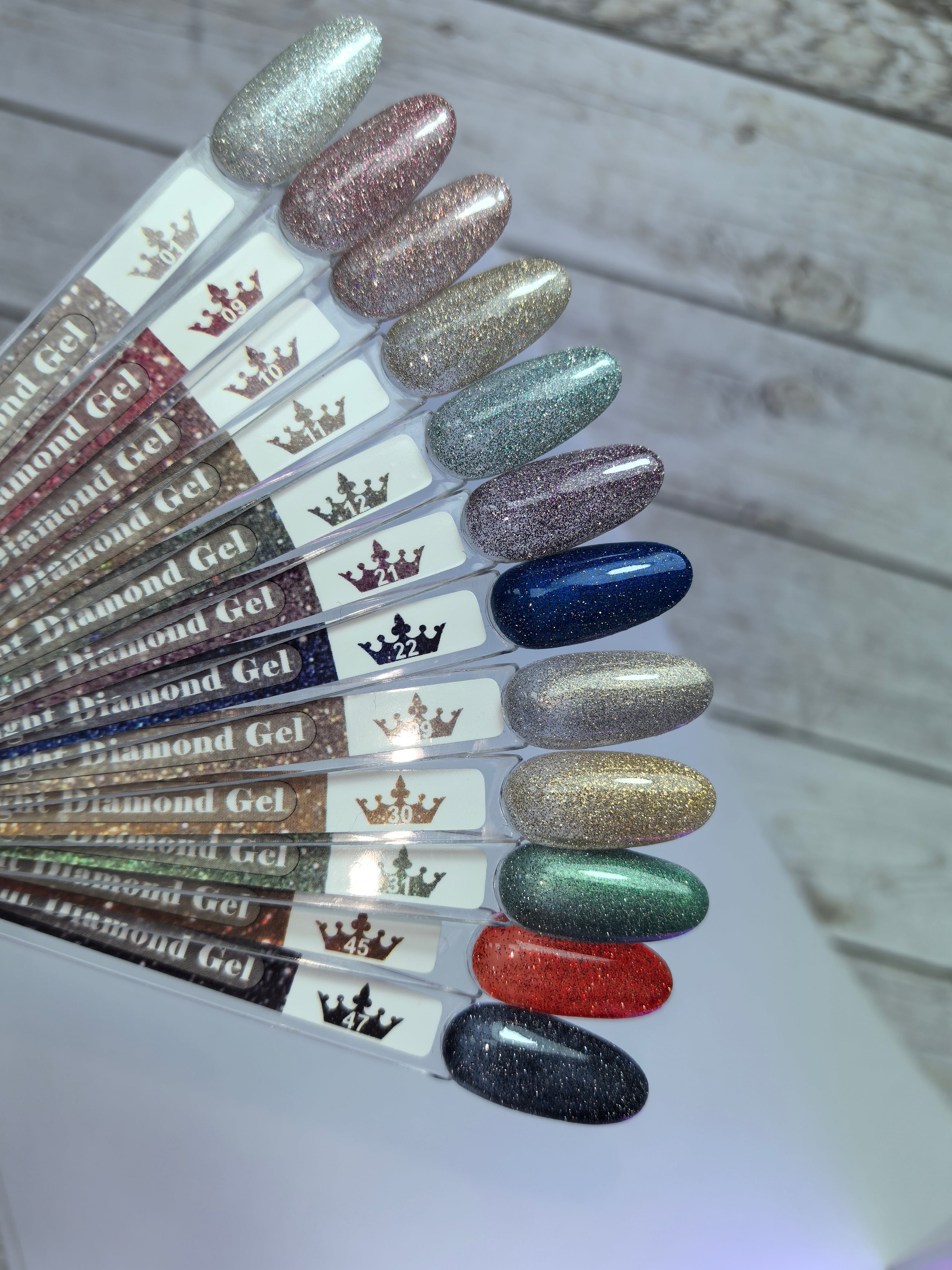 Гел лак Night Diamond 45 в различни блестящи цветове на мостри.