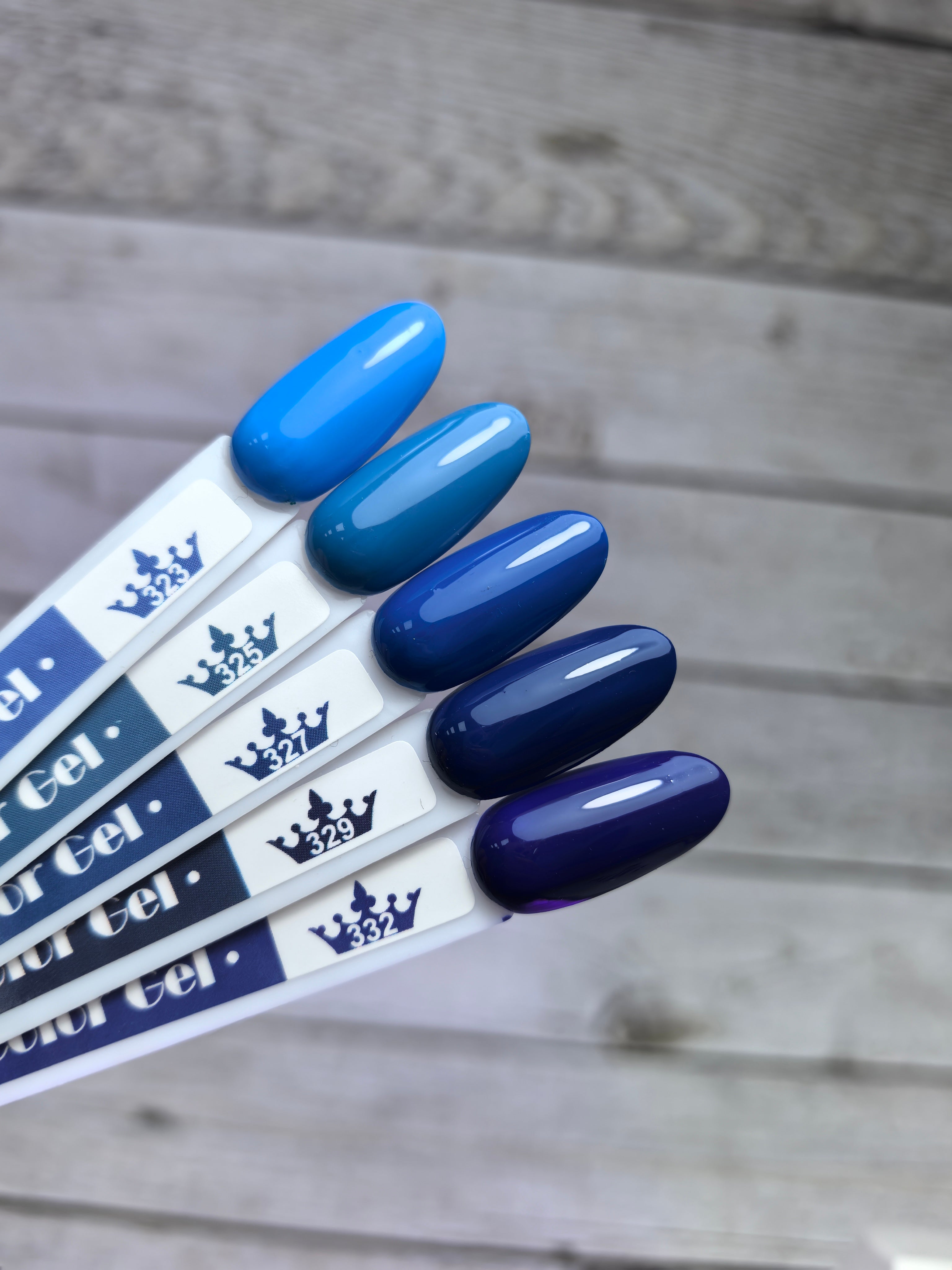 Гел лак 323 в различни нюанси със супер пигментация и покритие от първия слой.