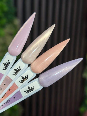 Гел лак Pastel Cat Eye - Lavender Silk цветови мостри в нежни пастелни нюанси и копринен ефект.