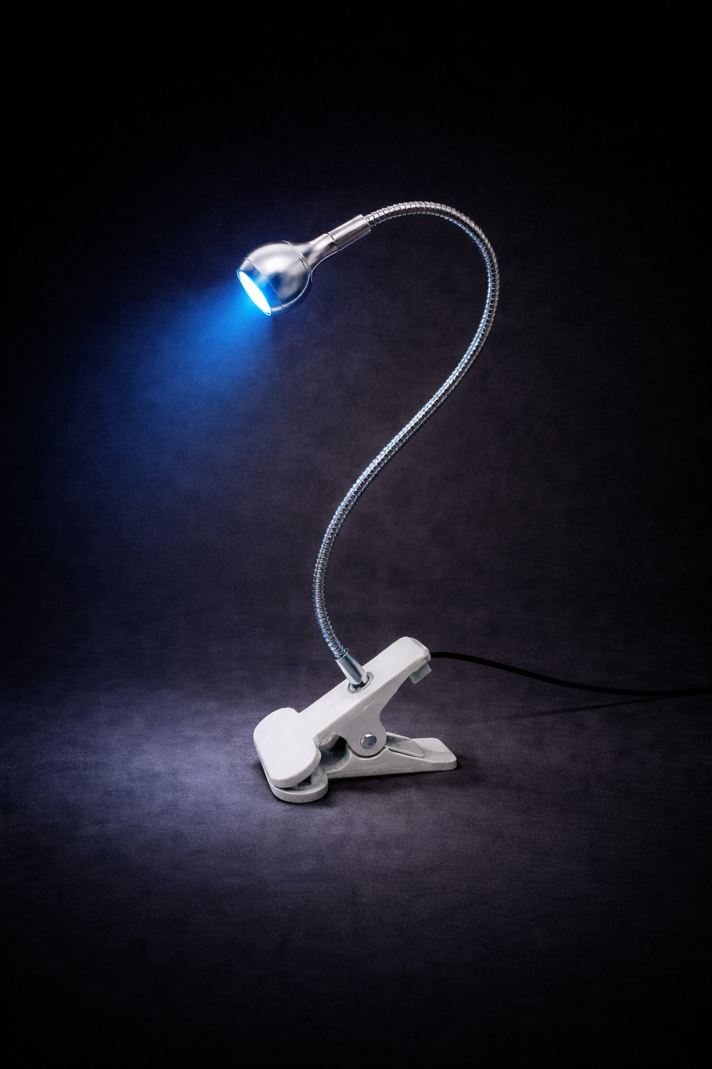 Мини UV/LED лампа за маникюр със синя светлина и компактен дизайн