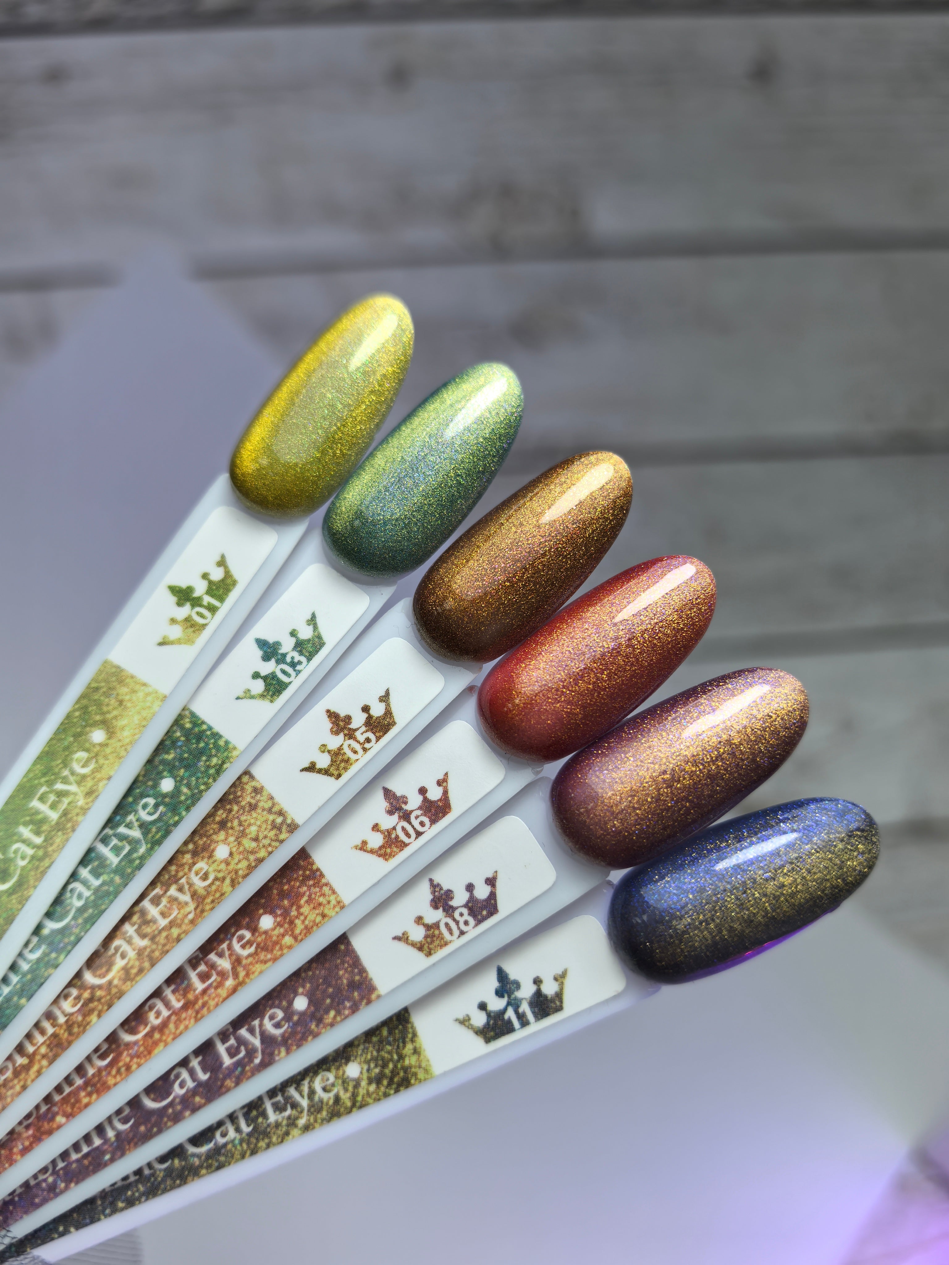 Гел лак Sunshine Cat Eye 01 on display, showcasing vibrant magnetic effects with high pigmentation and smooth application.