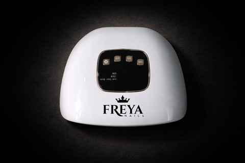 UV/LED лампа Freya Premium с бяла външност и розова светлина за по-добра полимеризация и двойна дължина на вълната.